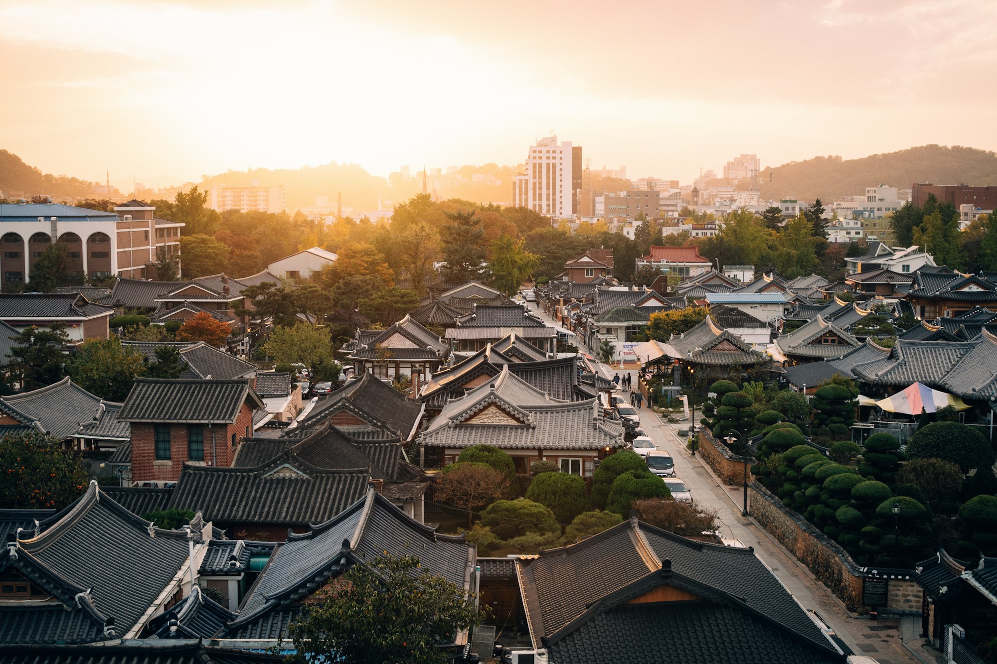 촬영 가이드: 지역 도시의 문화 자산이 보이는 노을 컷, 가로 구도